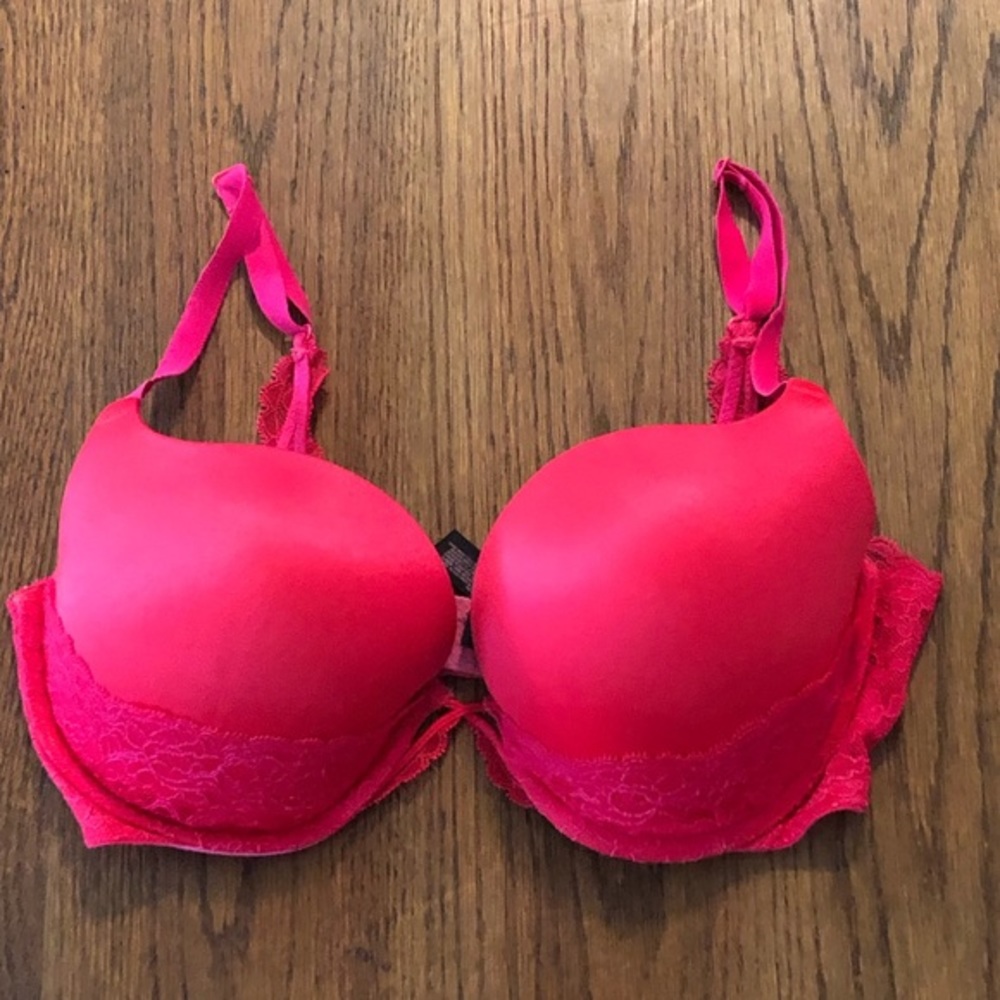 Victoria’s Secret Very Sexy Padded Demi 34DD.  GUC Great for Valentine's Day!